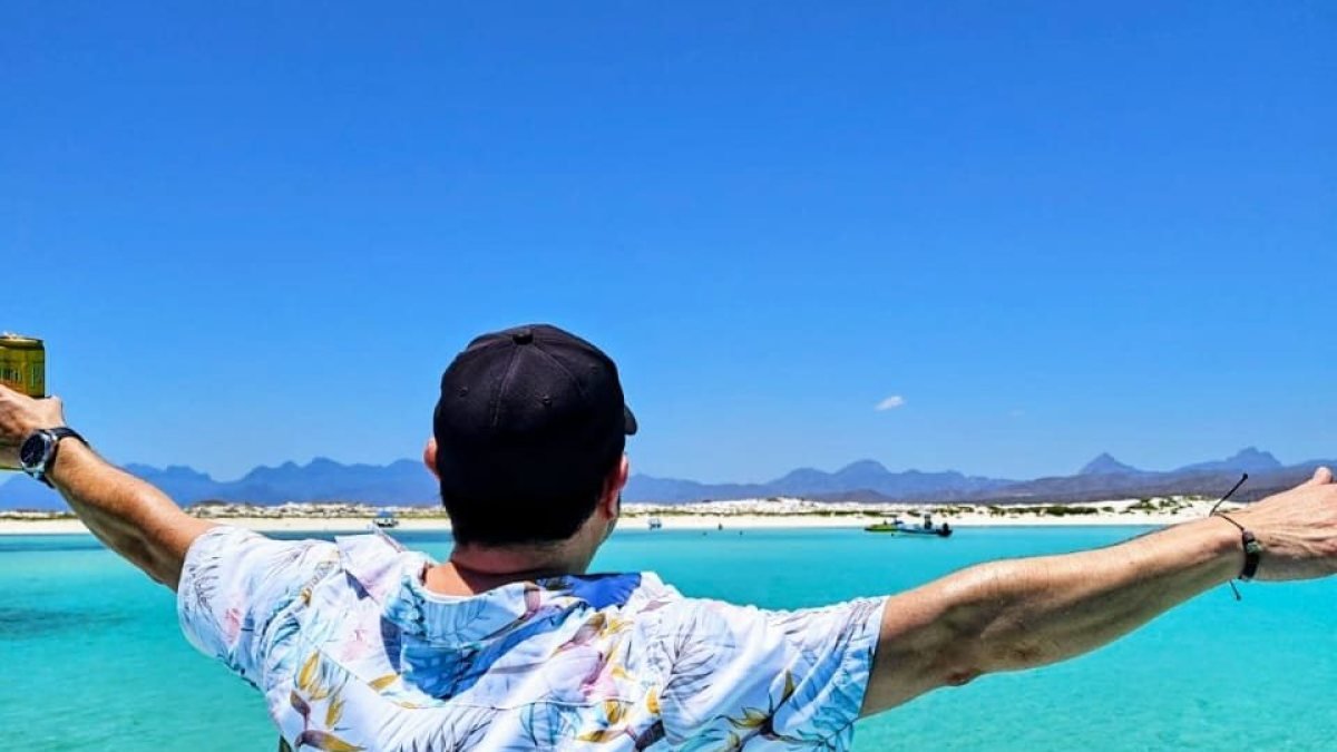 Private boat charter in Loreto over the turquoise water of Isla Coronado